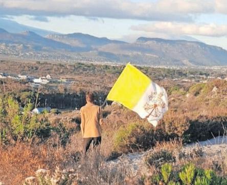 Kommetjie resident honours new pope with symbolic hike
