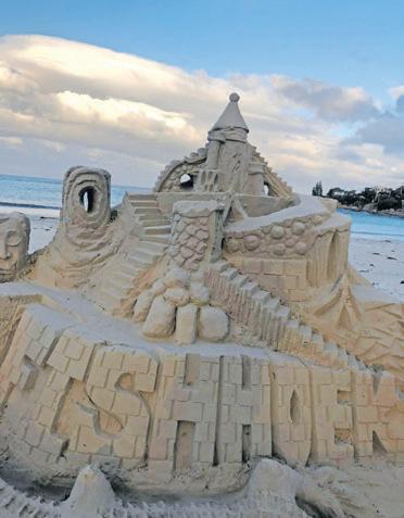 Sand sculptor spends R70 to brighten beachgoers' day