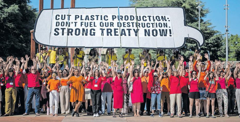 Countries unite to tackle plastic pollution
