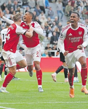 Arsenal eye chance to pull clear in race as favourable fixture run looms
