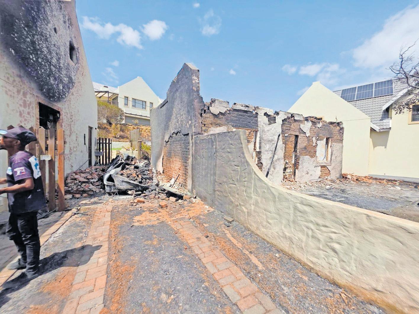 Fire crews manage flare-ups, Mossel Bay blaze contained