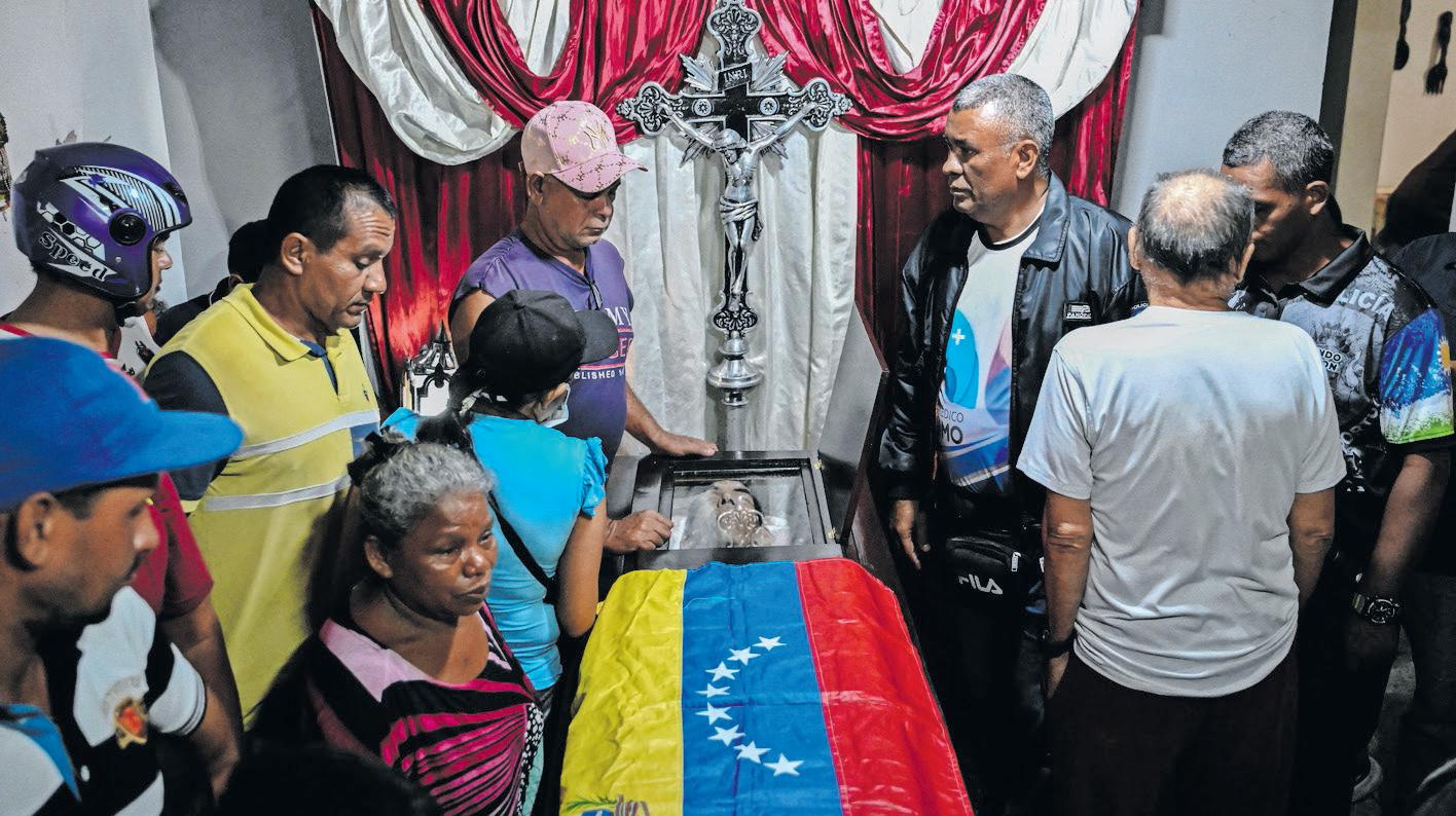 Pressure mounts on Caracas