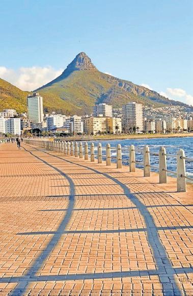 Scooter headaches on Sea Point Promenade