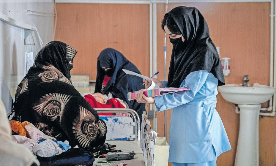 Afghan mothers seek hospital help for kids