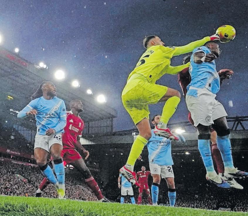 Haaland snatches win for City as Gunners stay clear