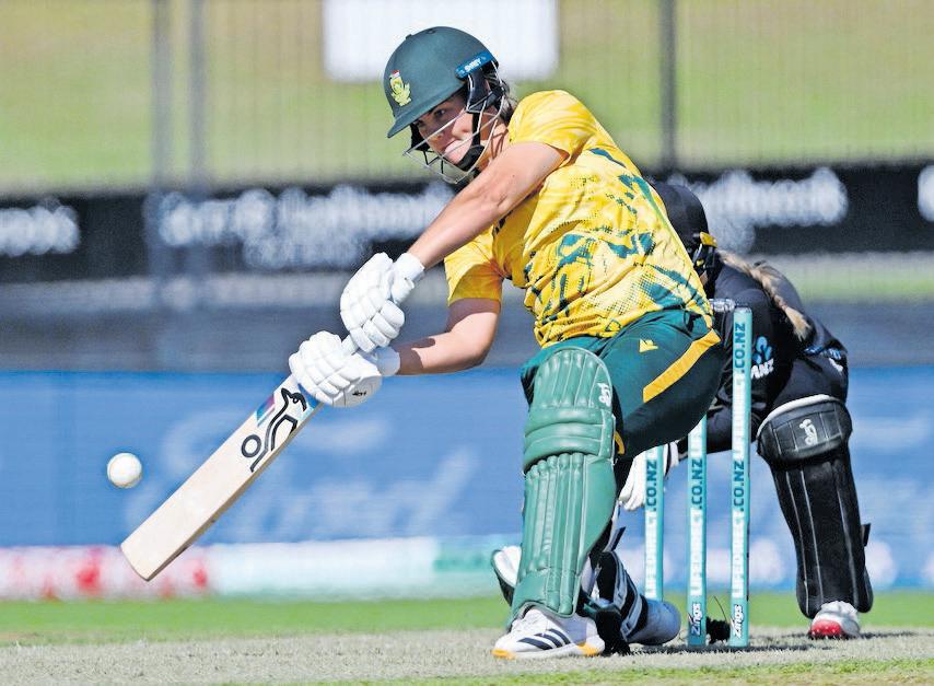Reyneke smashes Kiwis' star for three sixes