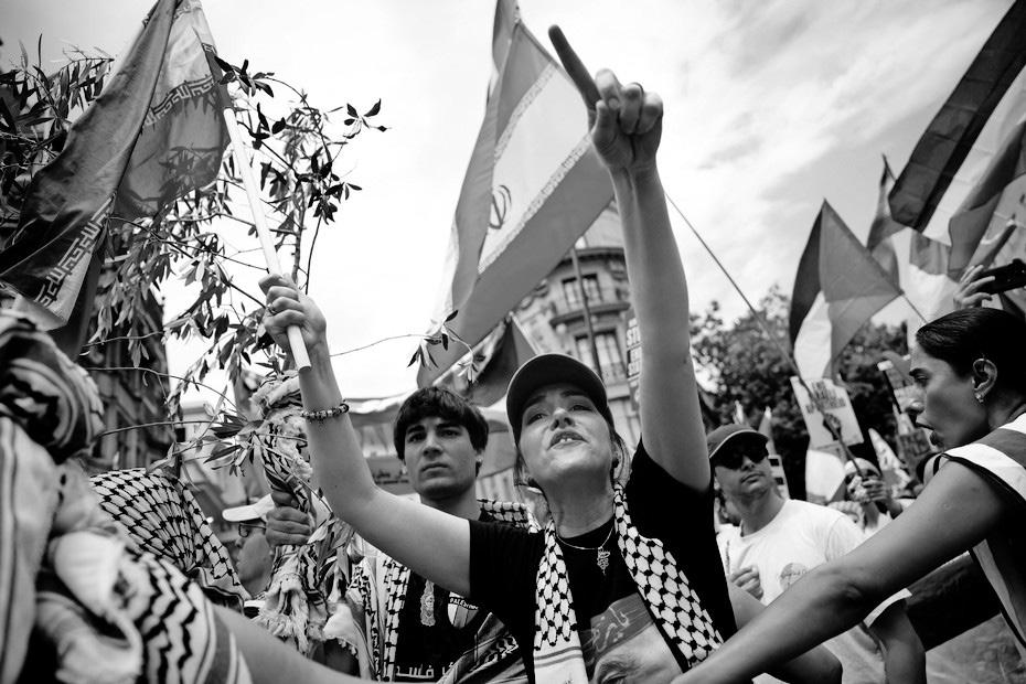 Thousands join pro-Palestian marches