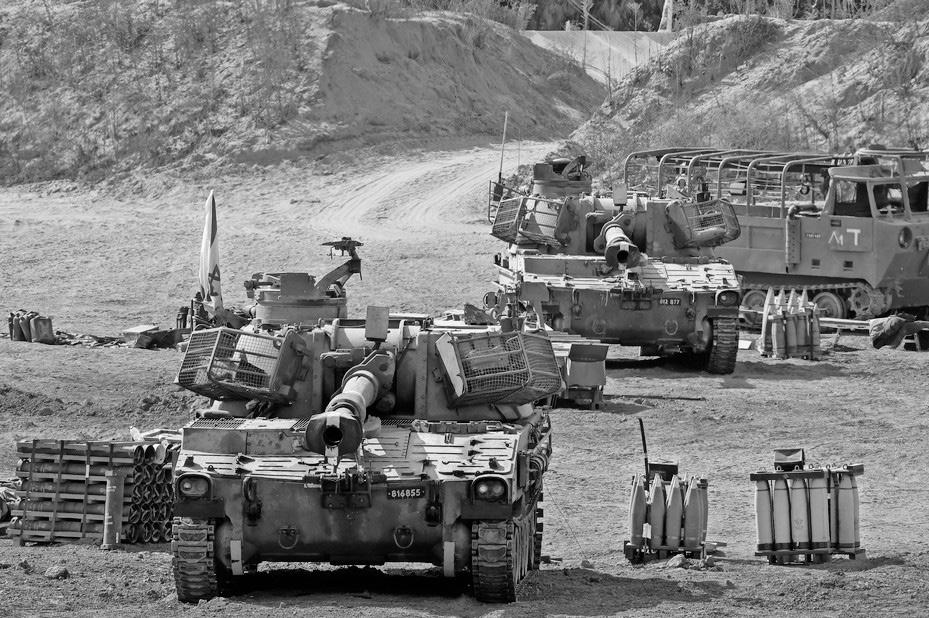 Palestinians flee Gaza City in face of deadly Israeli offensive