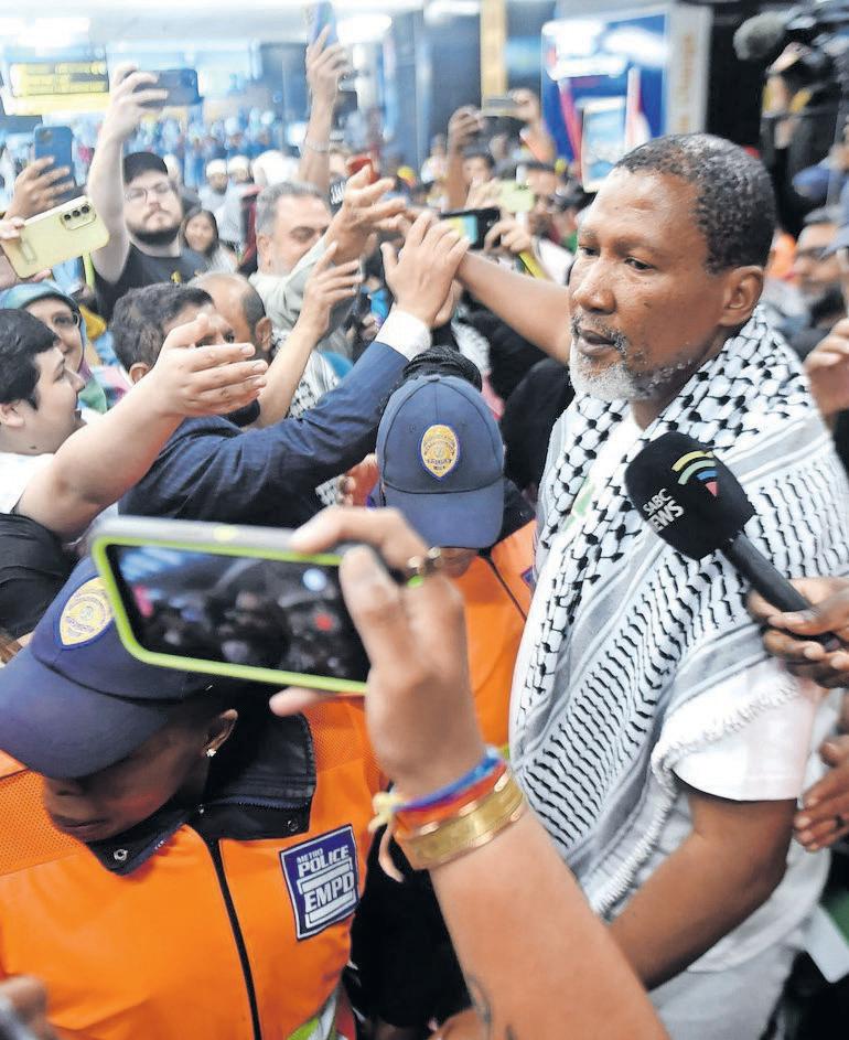 Top cop maintains claims against DA MP