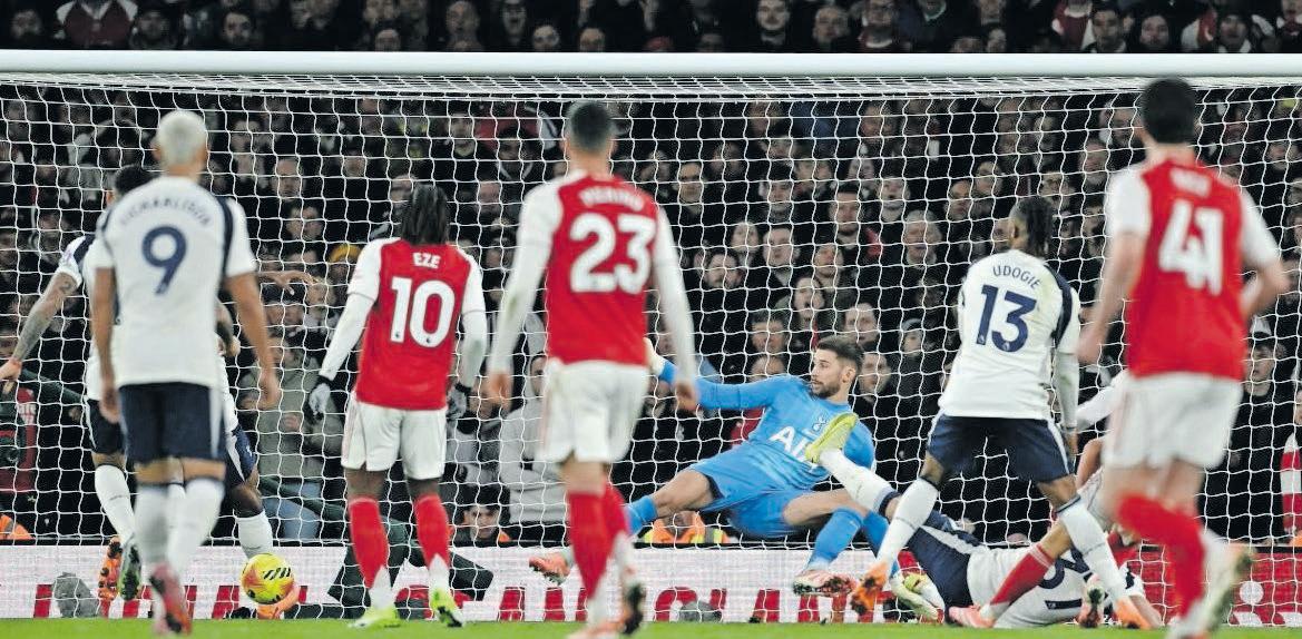 Rogers inspires Villa comeback as Roma march on