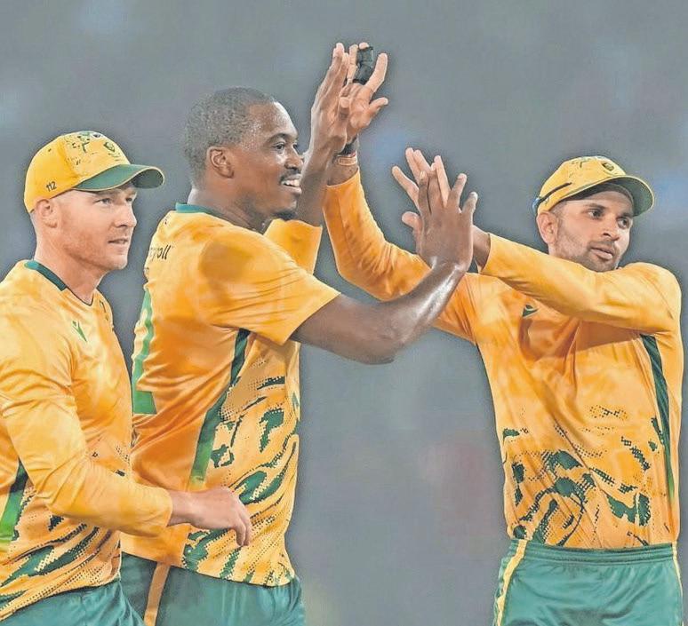 Ngidi, De Kock shine as seniors struggle