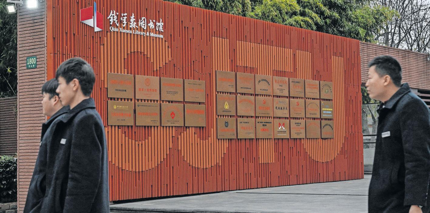 Top scientists are choosing China