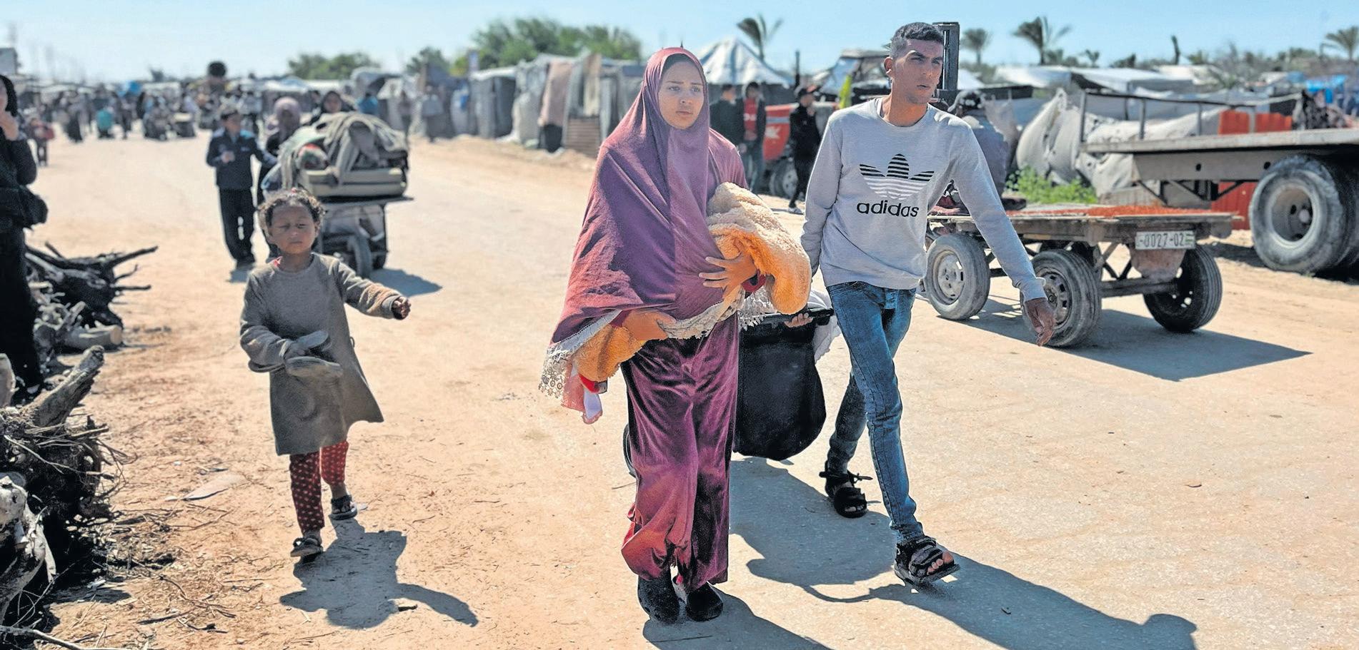 Israel presses ground offensive