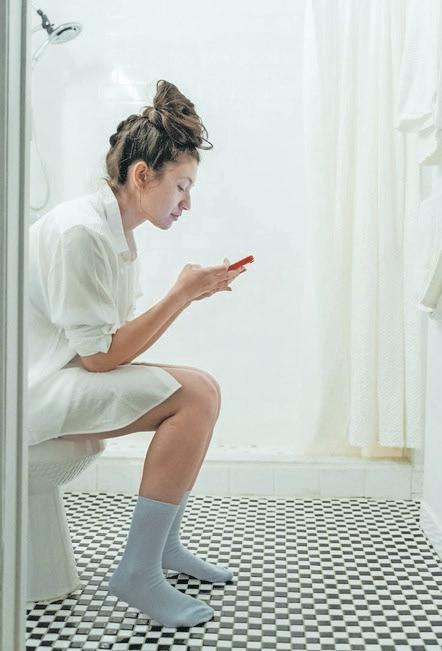 FLUSH AWAY THE MYTHS: DOCTORS WARN AGAINST LONG TOILET STAYS FOR DIGESTIVE HEALTH