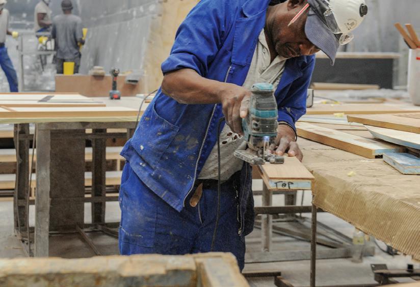 Manufacturing sentiment in SA plummets amidst global trade tensions, local uncertainty