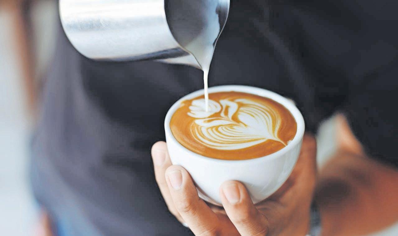 Oat milk 101: discover the benefits, nutrition and how to make it at home