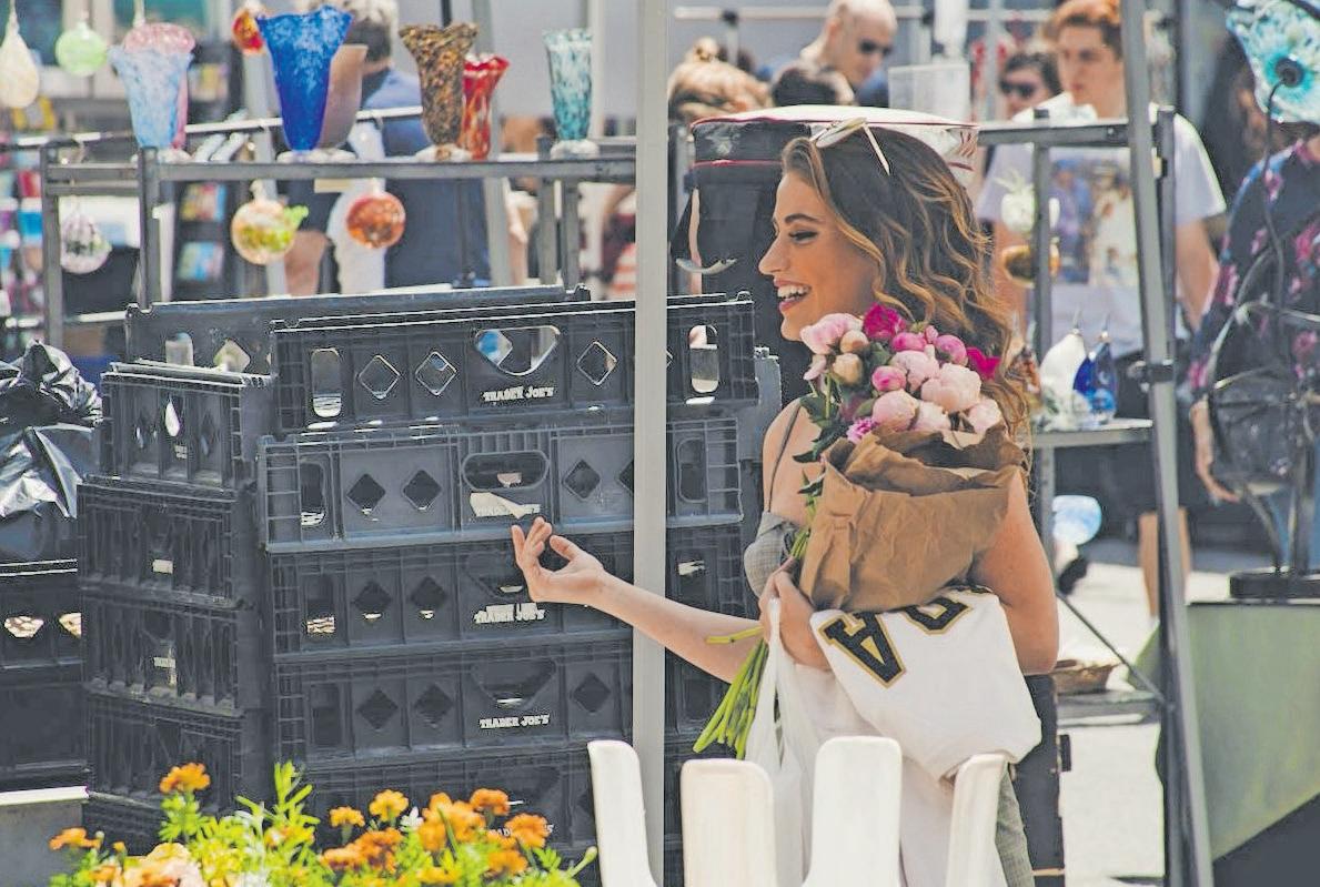 HOLIDAY SALES ARE DESIGNED TO PUSH YOUR BUTTONS – HERE’S HOW TO PUSH BACK