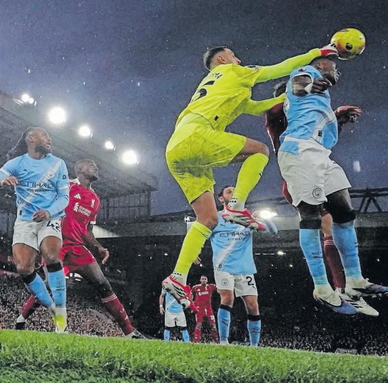 Haaland snatches win for City as Gunners stay clear