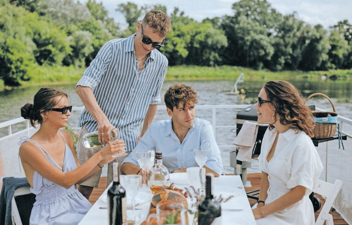 UNLOCKING ADULT FRIENDSHIPS: MASTER THESE 5 SOCIAL SKILLS TO EXPAND YOUR CIRCLE