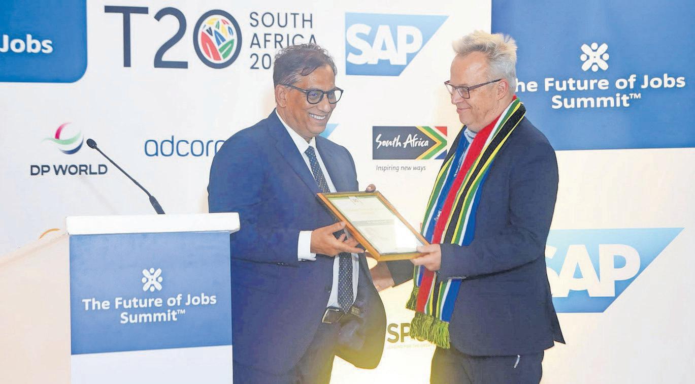 Dr Survé honoured with Global Trailblazer Leadership Award