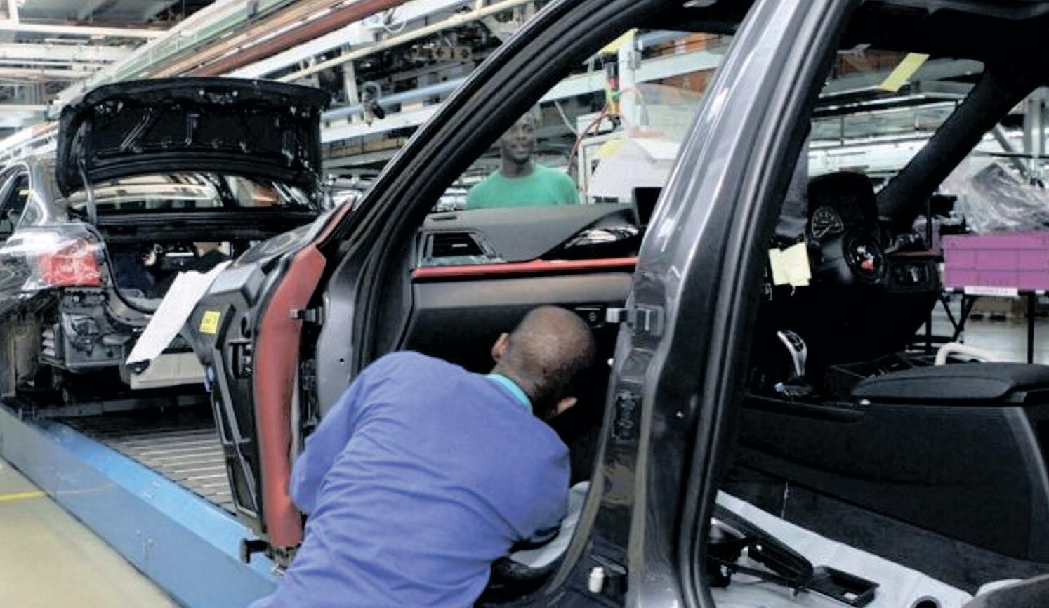 Macroeconomic uncertainty drags manufacturing sector into decline