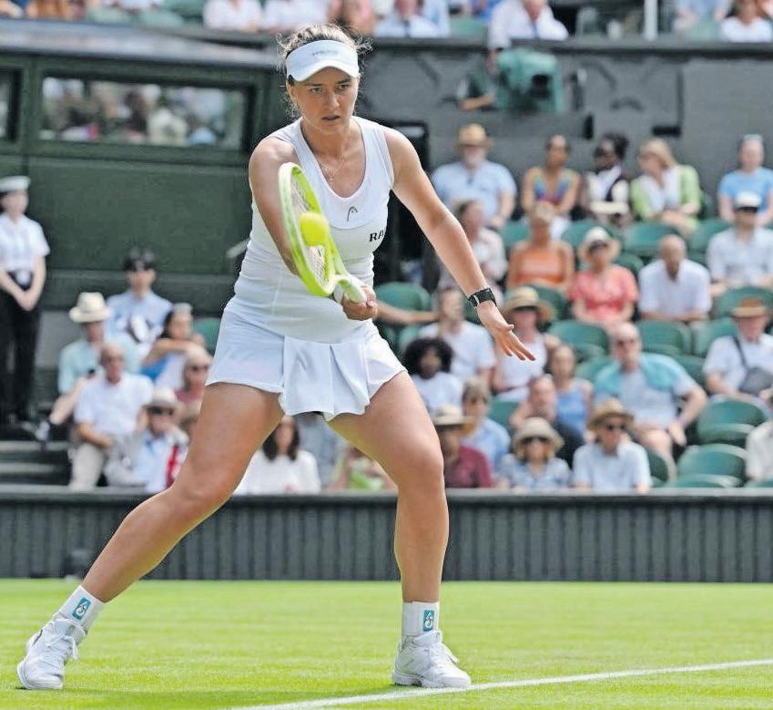 Krejcikova survives scare as Sinner and Swiatek cruise