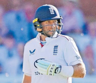 Root's 99 not out keeps India at bay in third Test