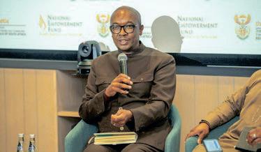 Minister Tau highlights the rise of 90 illegal online gambling sites in SA