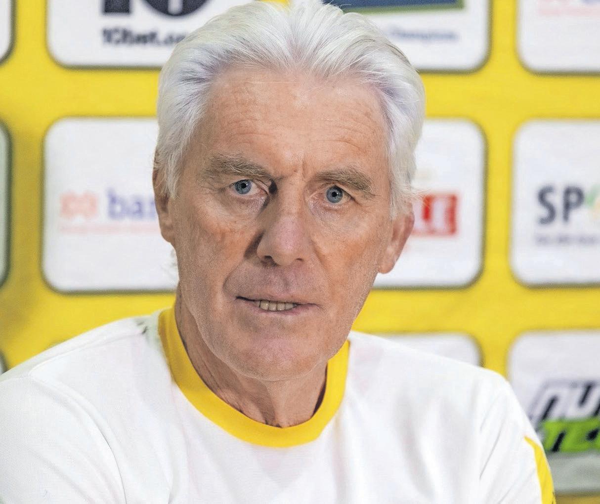 Broos slams Bloemfontein pitch as Bafana face turmoil