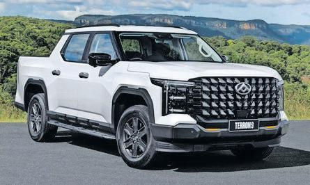 Prices for supersized D90 SUV and Terron 9 bakkie announced