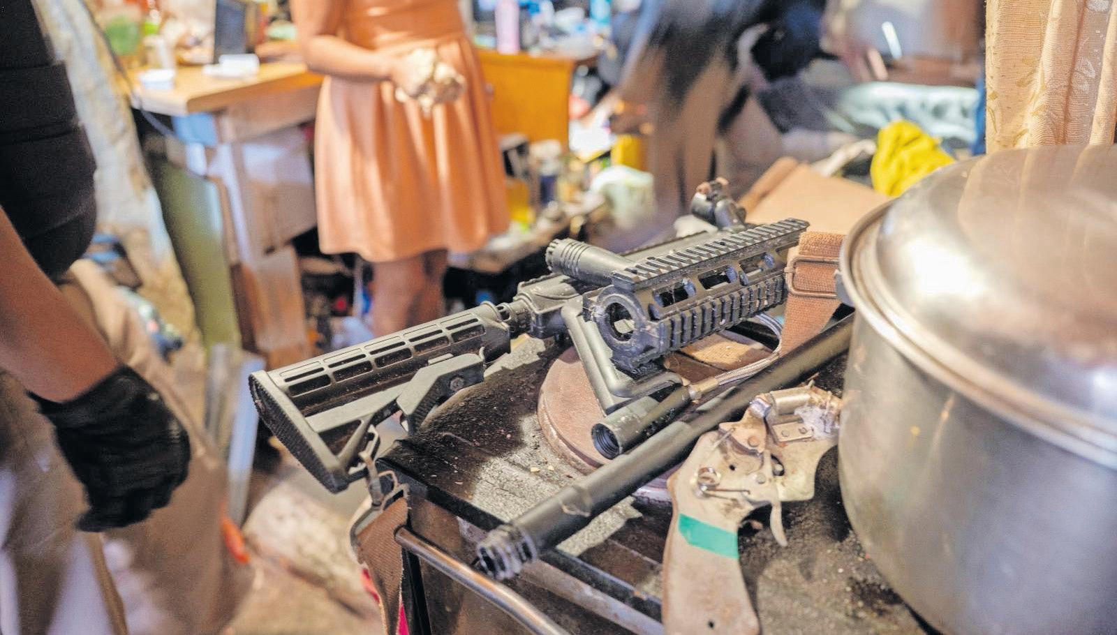 Minister Cachalia denies 7 500 SAPS firearms lost to criminals