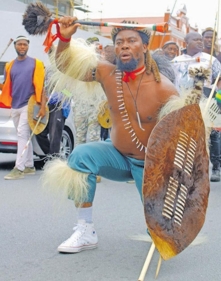 UPhakel'umthakathi ubeyifihlile eyecala analo