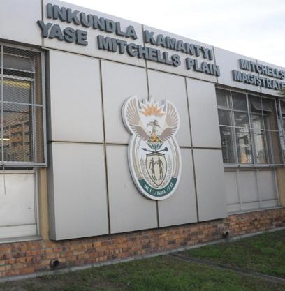 Plain residents are kwaad after being gated at court