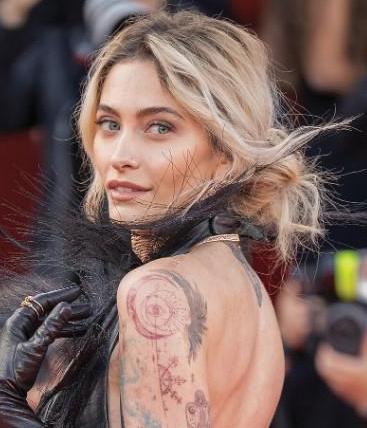 MJ SE DOGTER IS SUEING HER PA'S LAWYERS