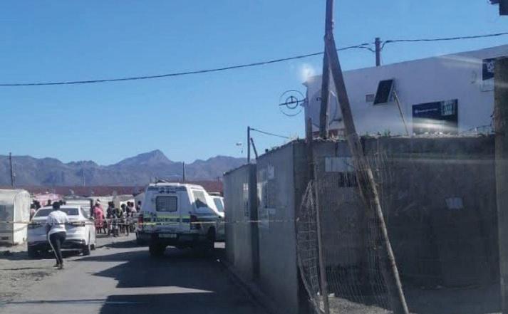 AN ARMED SUSPECT SHOT AND KILLED IN LWANDLE ROBBERY