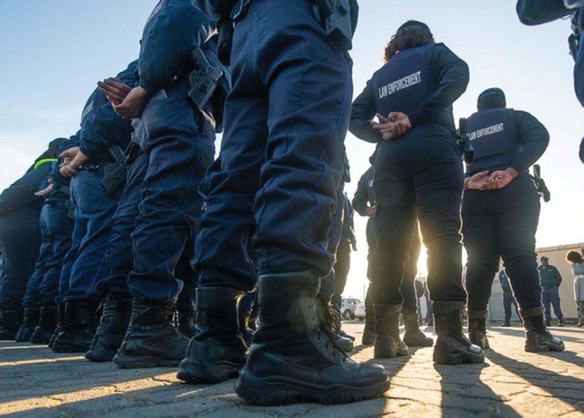 RESIDENTS GUN FOR COPS