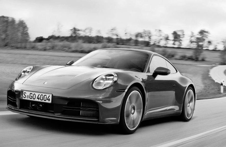 Zooming into happiness: the Porsche 911 Carrera experience