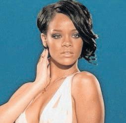 The 2000s side fringe: your new (old) hairstyle has returned
