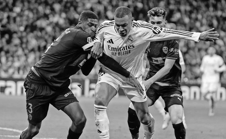 Arsenal sign Valencia defender Mosquera