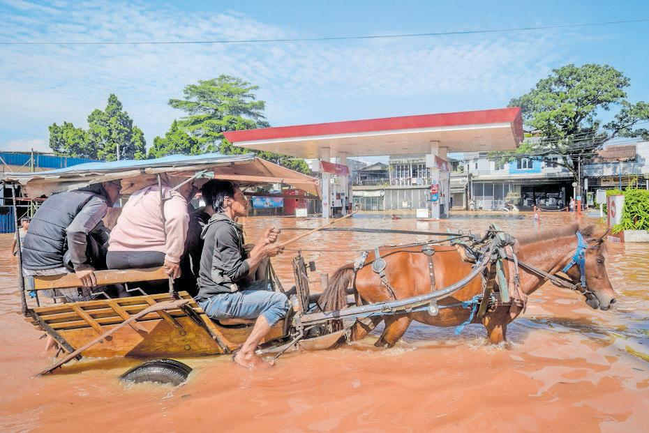 Survivors pick up the pieces in flood-hit Indonesia