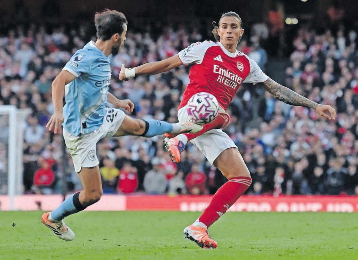 Arsenal battle to stay top of Christmas charts