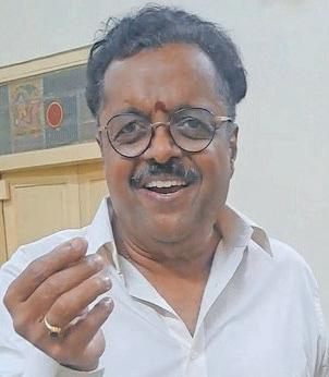 A warm breakfast of idli, vade, sambhar and chutney with Sivachidambaram