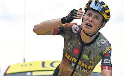 Tour de France: Clash of styles as odd couple duel for title