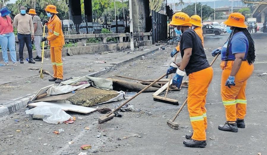 eThekwini removes vagrants and drug camps near freeway
