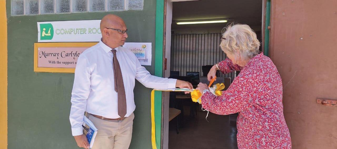 Hillwood Primary gets new computer lab