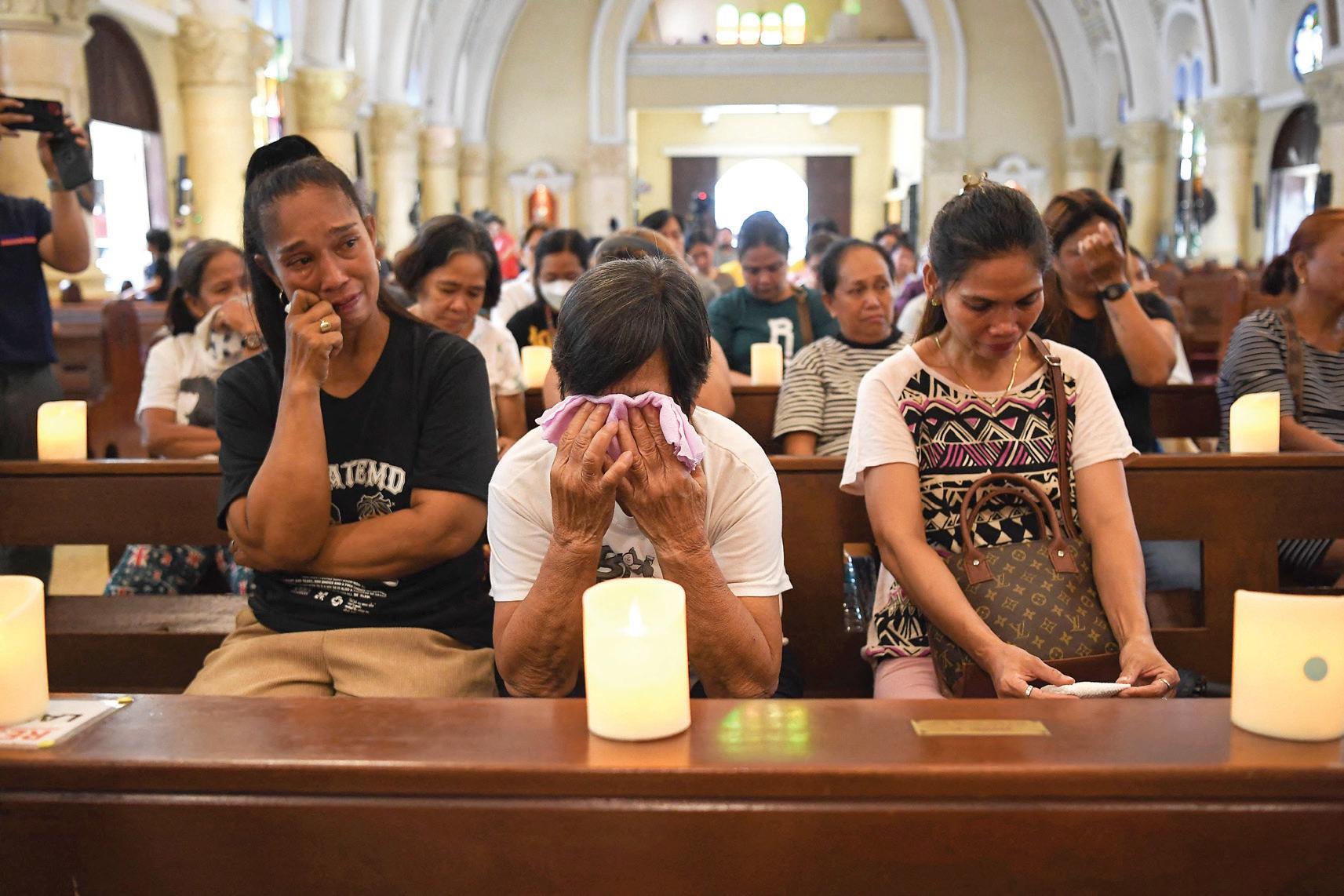 Philippines: Tearful families of drug war victims welcome Duterte’s arrest