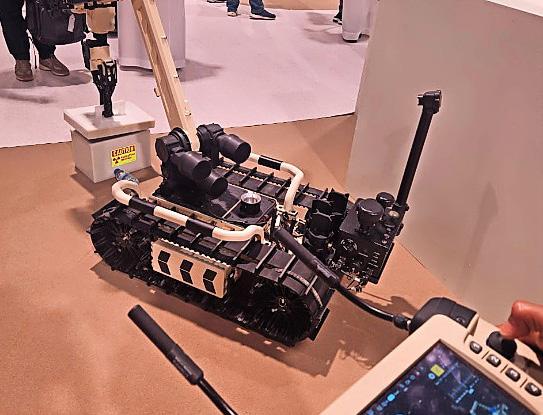 UAE-made AI robot can detect suspicious packages from afar