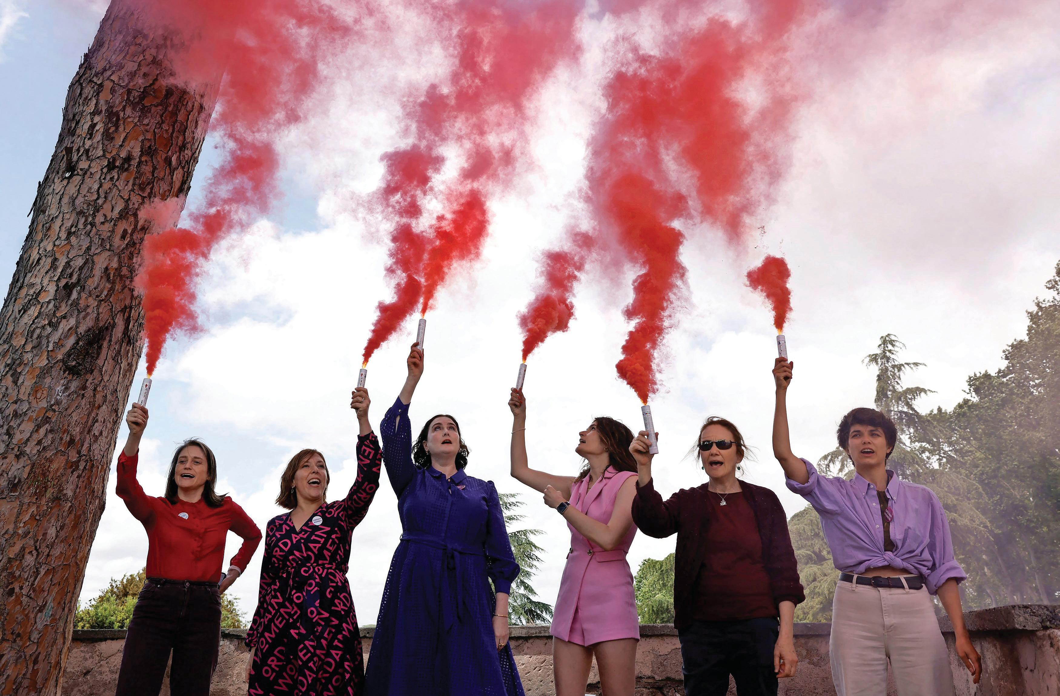 Cardinals locked inside Sistine Chapel as conclave begins