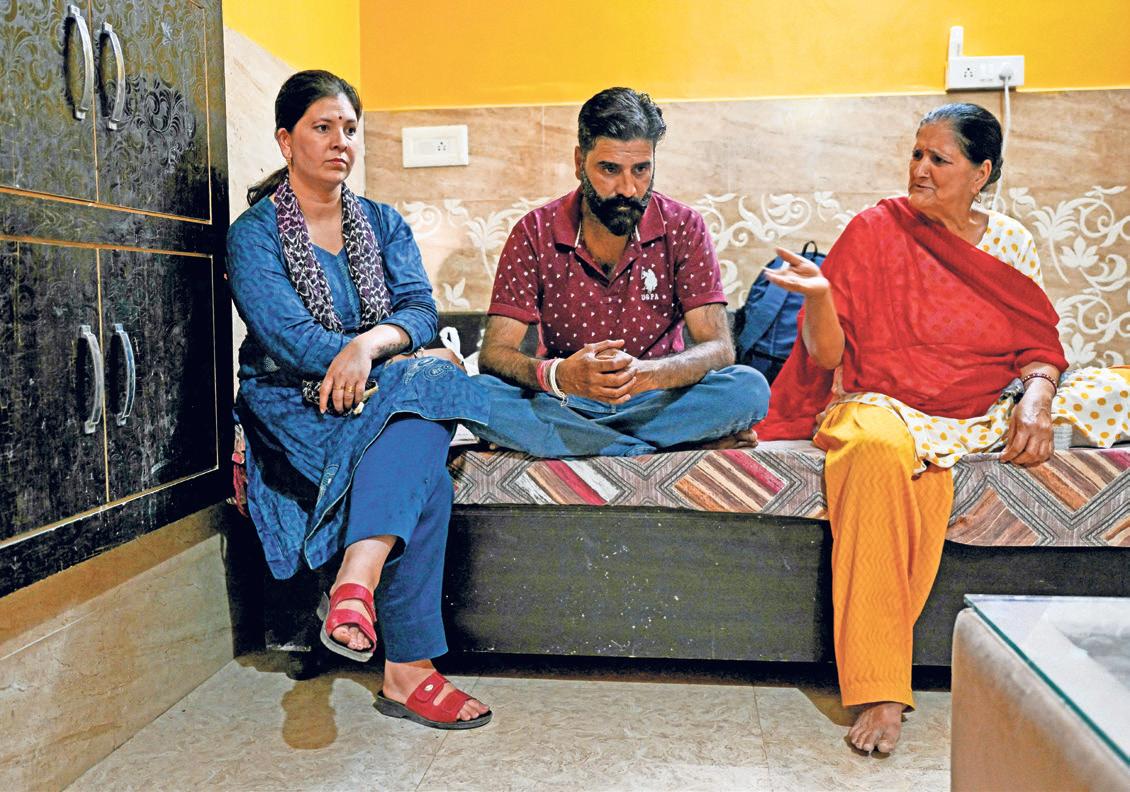 'Miracle': Family reunites in Kashmir after fleeing conflict