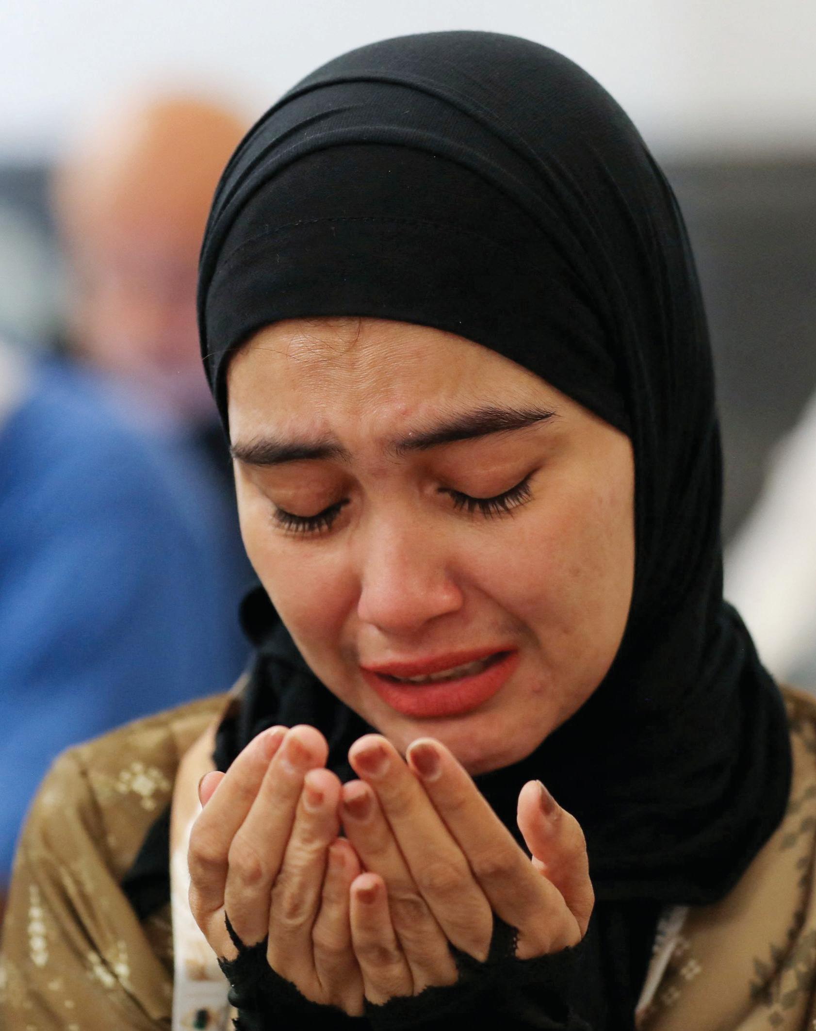 Pilgrims begin Haj under beating sun